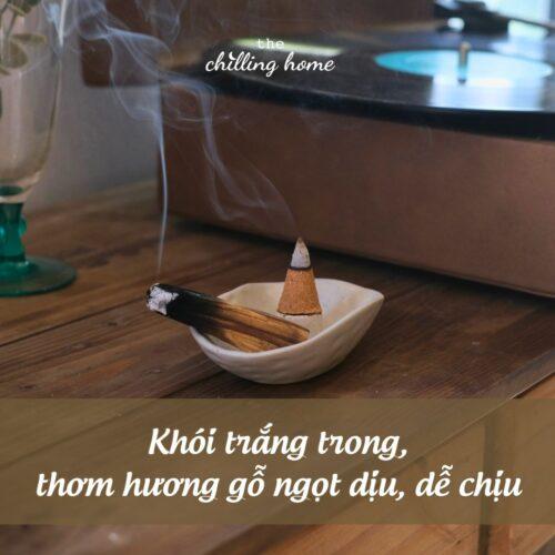 Khói Palo Santo trắng trong 